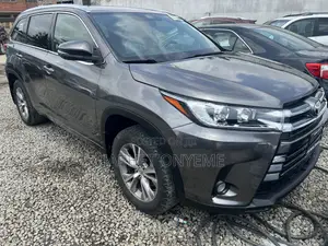 Toyota Highlander XLE 4dr SUV AWD (3.5L 6cyl 6A) 2015 Brown