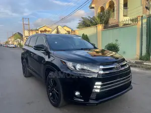 Toyota Highlander LE 2019 Black