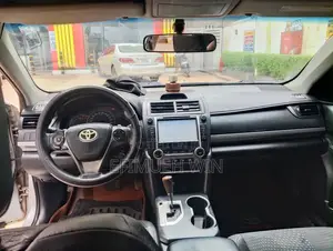 Toyota Camry LE 4dr Sedan (2.5L 4cyl 6A) 2014 Silver