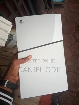 PS5 Slim Game With Pad