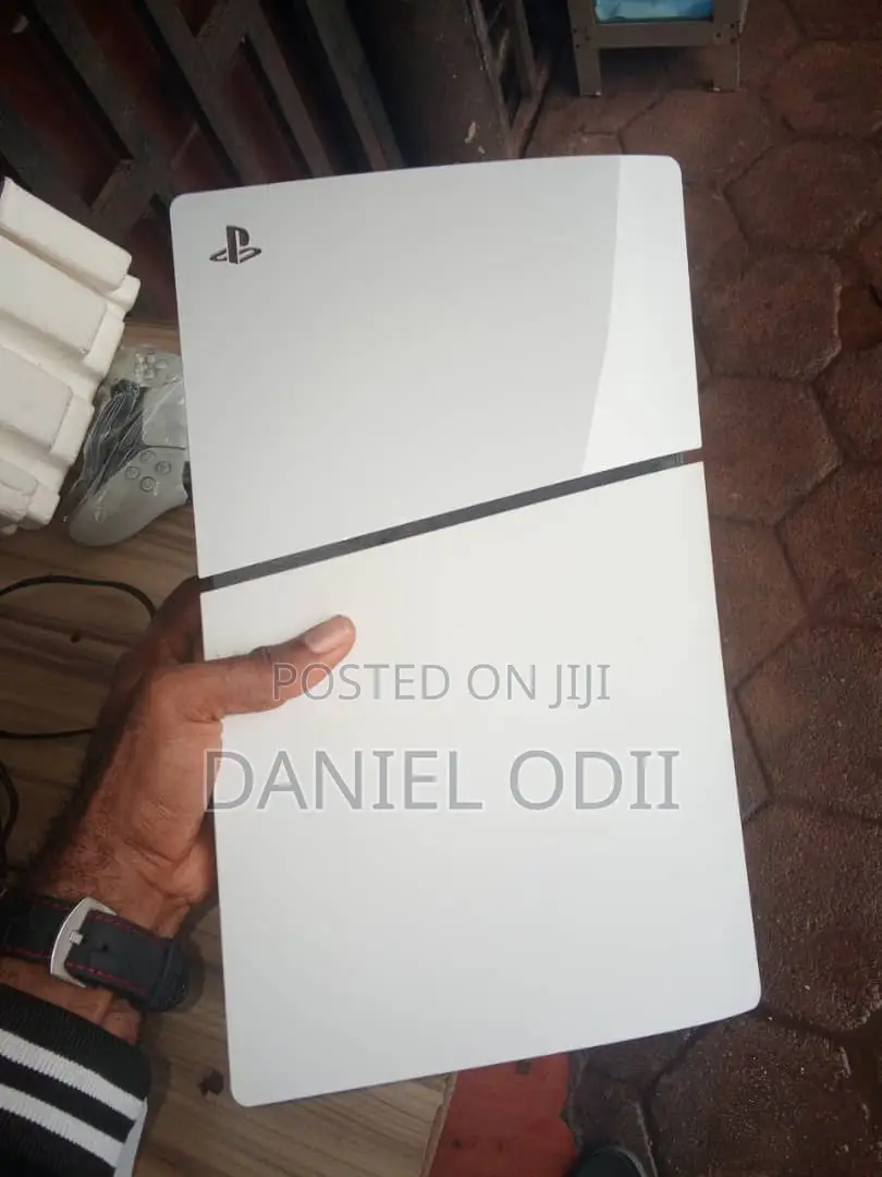 PS5 Slim Game With Pad