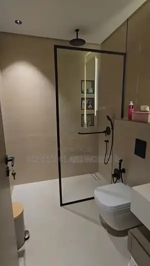 Frameless One-Sided Walk-in Shower Glass Enclosure