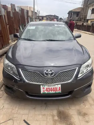 Toyota Camry SE 4dr Sedan (2.5L 4cyl 6A) 2011 Gray