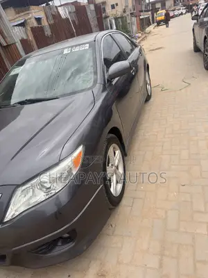 Toyota Camry SE 4dr Sedan (2.5L 4cyl 6A) 2011 Gray