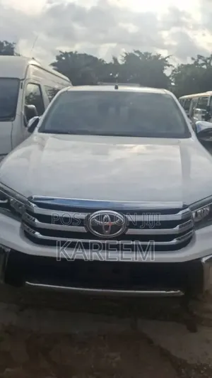 Toyota Hilux SR5 4x4 2016 White
