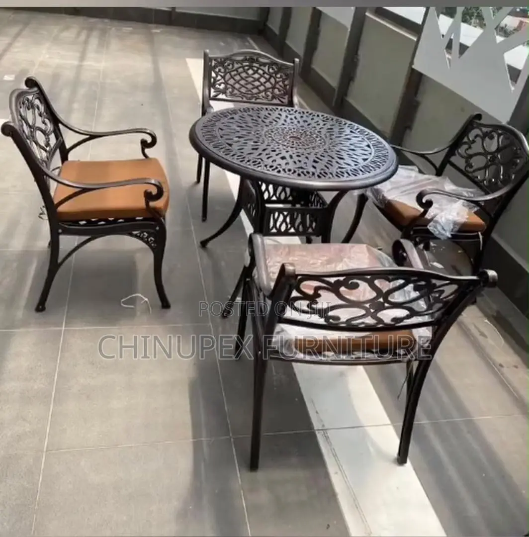 4 Seaters Cast Iron Dining Table