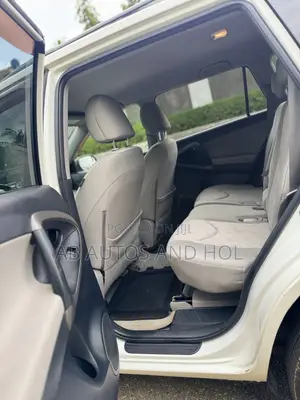 Toyota RAV4 3.5 2011 White