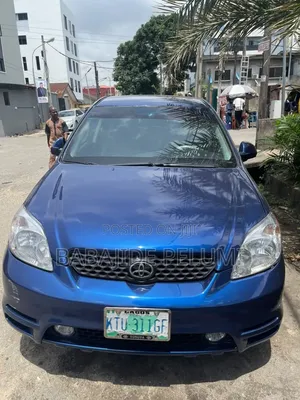 Toyota Matrix Hatchback FWD (1.8L 4cyl 5M) 2006 Blue