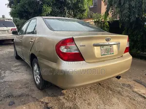 Toyota Camry 2004 Gold