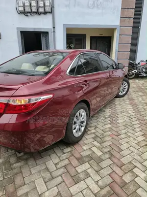 Toyota Camry LE 4dr Sedan (2.5L 4cyl 6A) 2017 Red