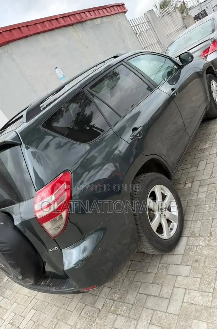 Toyota RAV4 2010 Black