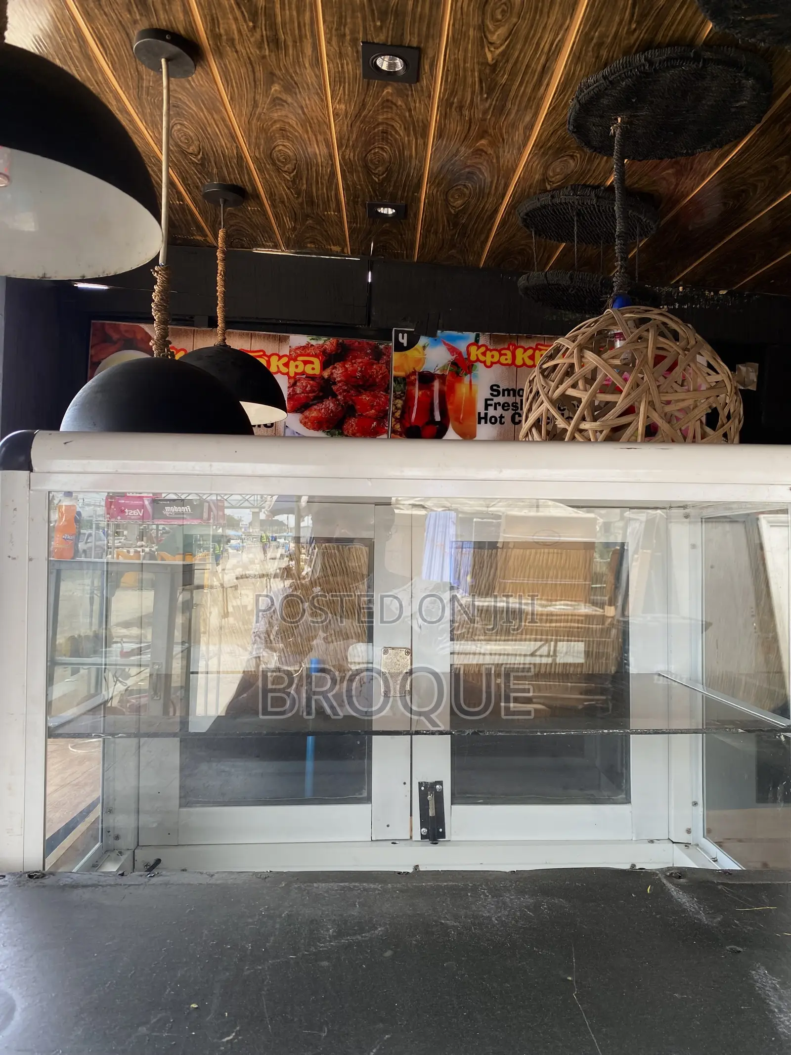 Show-Glass