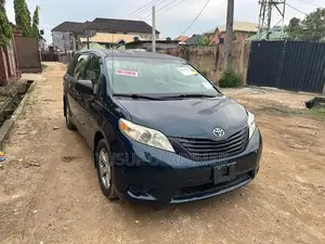 Toyota Sienna 7 Passenger 2011 Blue