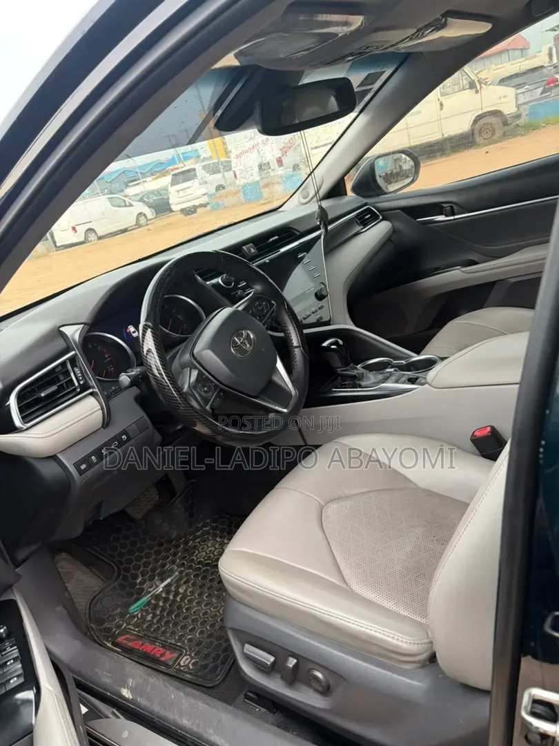 Toyota Camry 2019