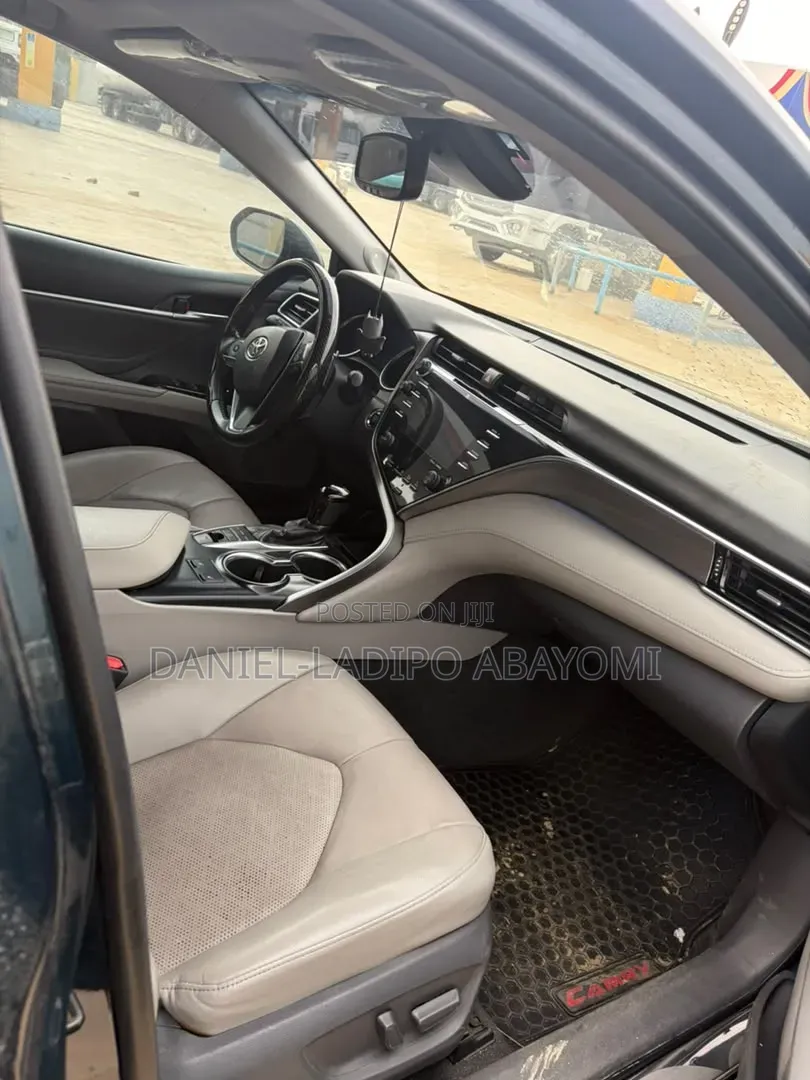 Toyota Camry 2019