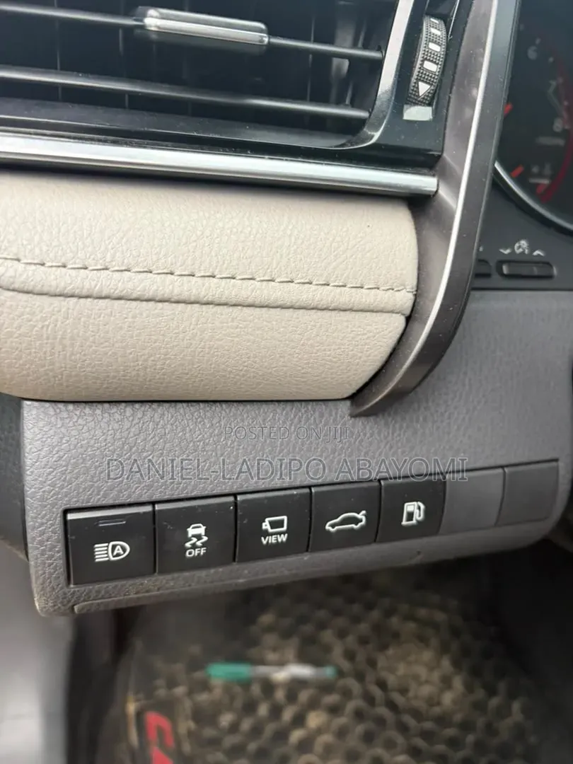 Toyota Camry 2019