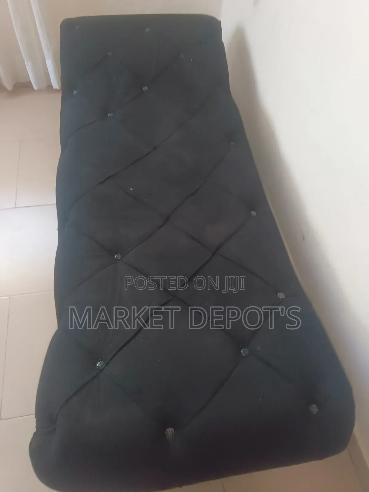 ARMLESS Sofa / Bed