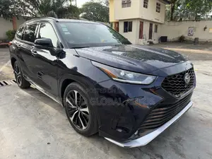Toyota Highlander XSE 2021 Blue