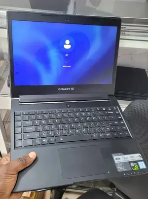 Laptop Gigabyte AERO 14 16GB Intel Core i7 SSD 256GB