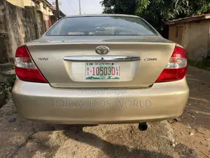 Toyota Camry 2004 Gold