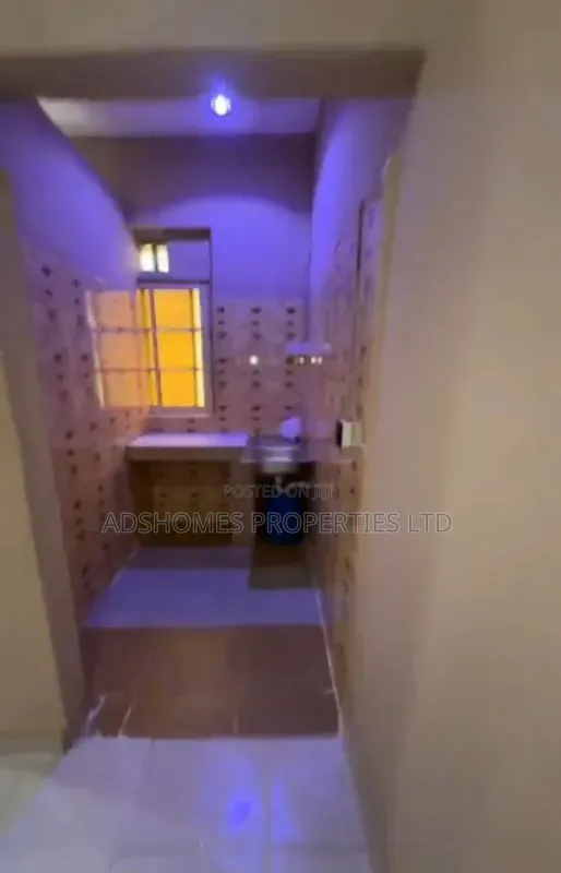 Mini Flat in Onipanu for rent