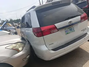 Toyota Sienna XLE Limited AWD 2005 White