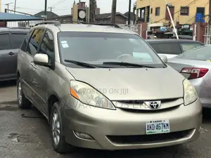 Toyota Sienna 2007 Gold