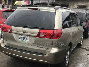 Toyota Sienna 2007 Gold
