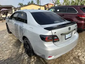Toyota Corolla LE 4dr Sedan (1.8L 4cyl 4A) 2010 Silver