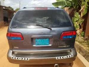Toyota Sienna XLE 2003 Blue