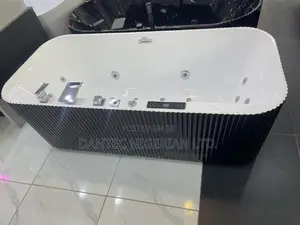 Luxury Jacuzzi Bath Tub With Bluetooth