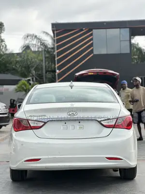 Hyundai Sonata Limited Sedan FWD (2.4L 4cyl 5A) 2010 White