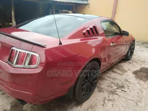 Ford Mustang 2012 Red