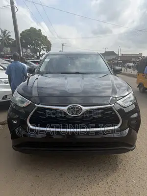 Toyota Highlander LE 2021 Black