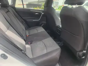 Toyota RAV4 XLE 2022 White
