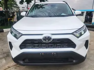 Toyota RAV4 XLE 2022 White