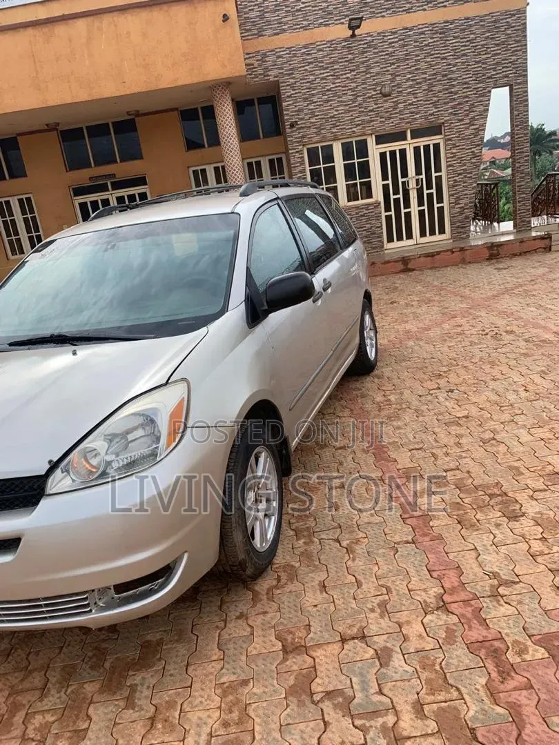 Toyota Sienna 2004 Gold