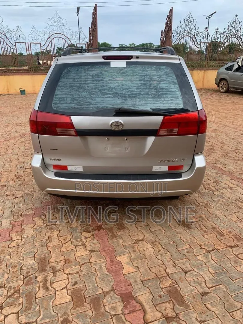 Toyota Sienna 2004 Gold