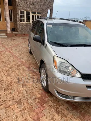Toyota Sienna 2004 Gold