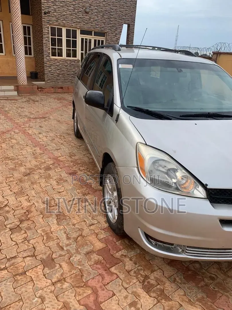 Toyota Sienna 2004 Gold