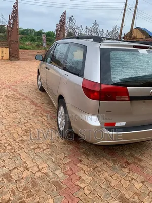 Toyota Sienna 2004 Gold