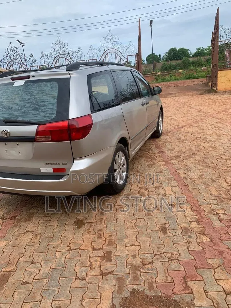 Toyota Sienna 2004 Gold