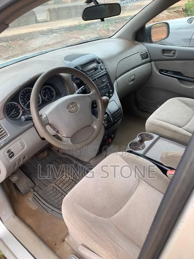 Toyota Sienna 2004 Gold