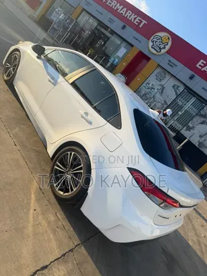 Toyota Corolla SE 2022 White