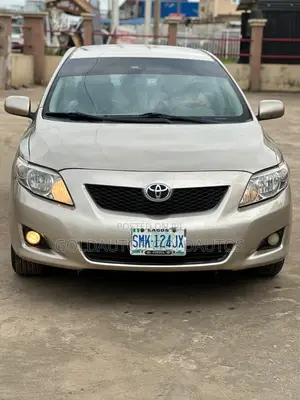 Toyota Corolla LE 4dr Sedan (1.8L 4cyl 4A) 2010 Gold