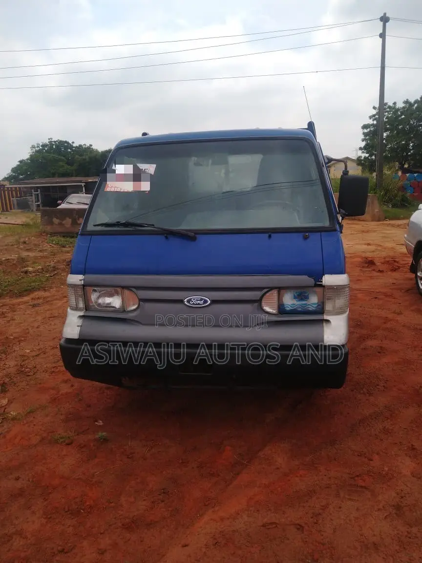 Ford Caravan 2006