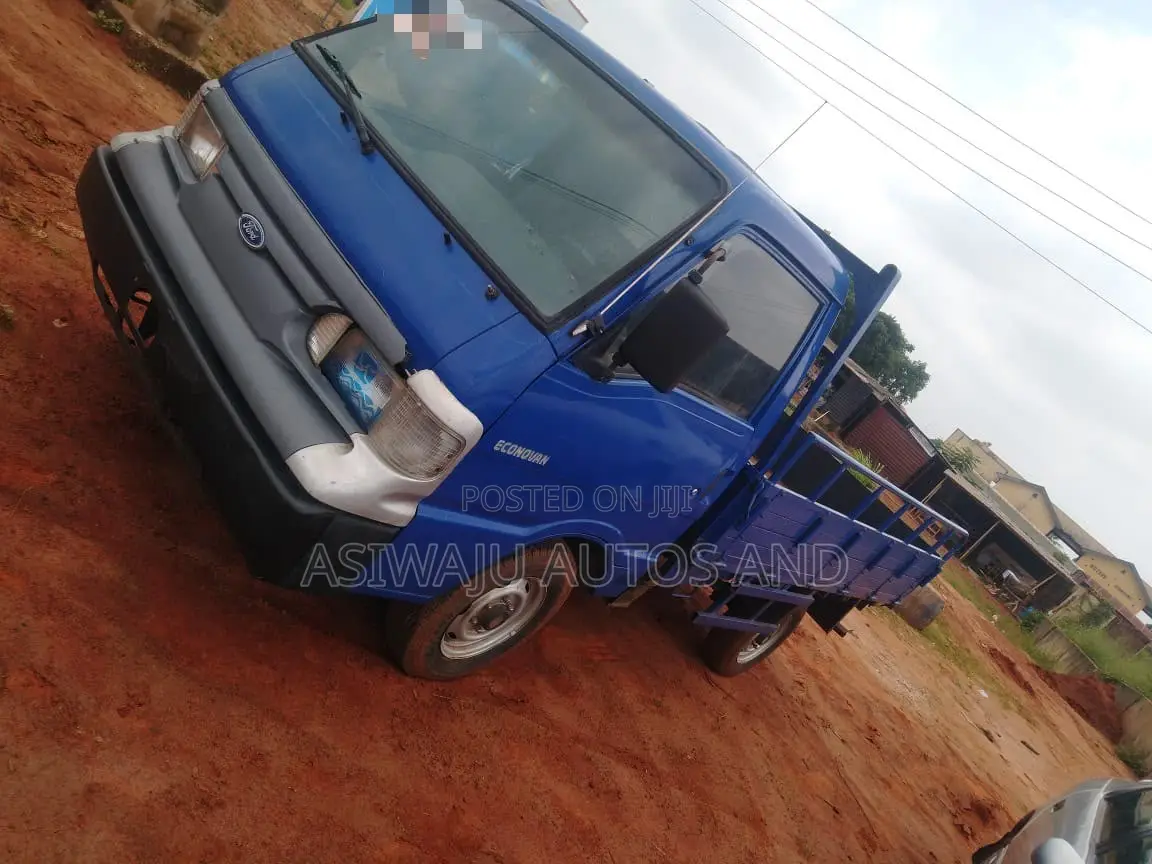 Ford Caravan 2006