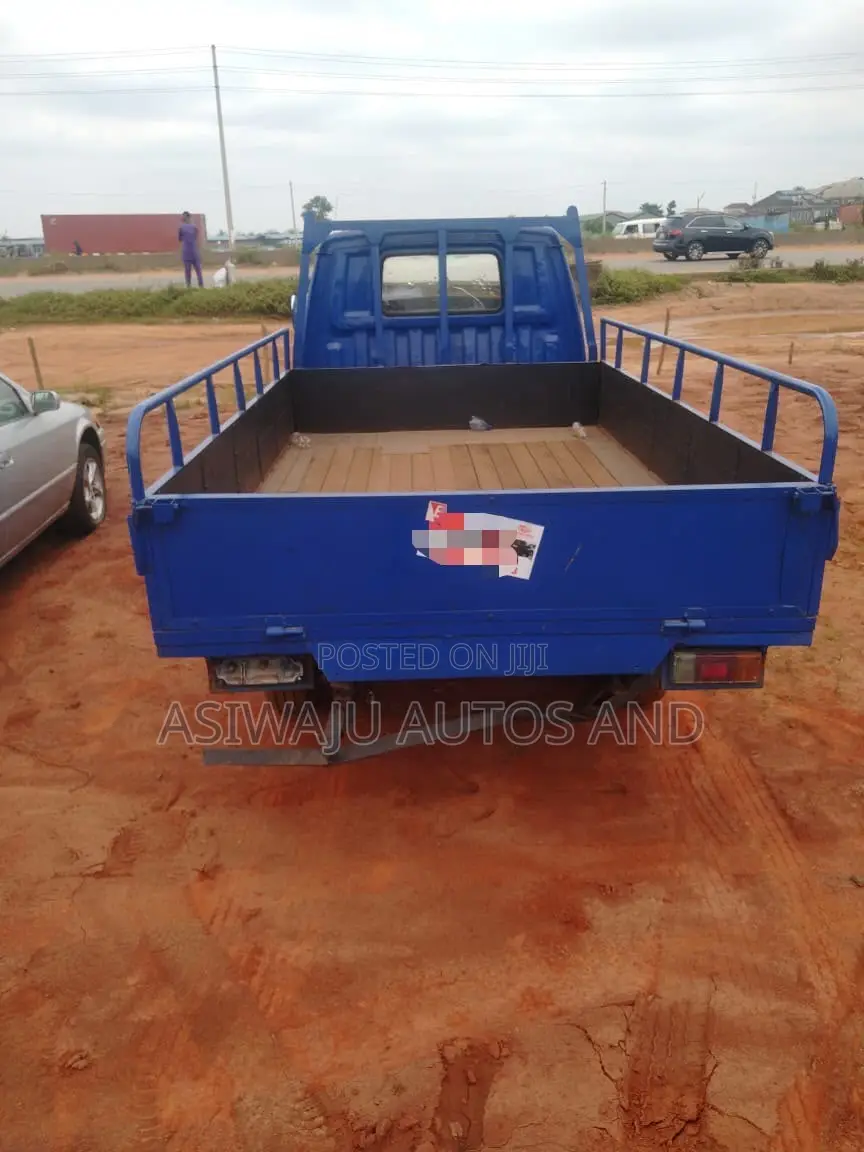 Ford Caravan 2006