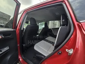 Toyota RAV4 XLE 4dr SUV AWD (2.5L 4cyl 6A) 2018 Red