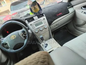 Toyota Camry LE 4dr Sedan (2.5L 4cyl 6AM) 2010 Gray